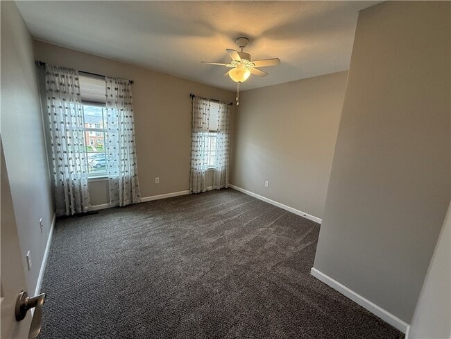 Building Photo - 202 Pointe View Dr