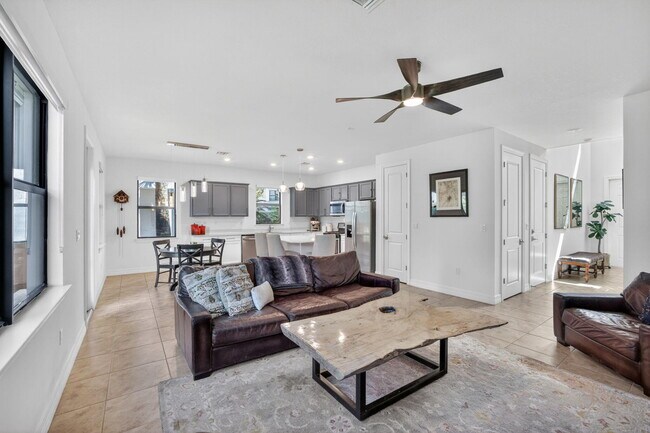 Building Photo - 4651 Pinehurst Trl E