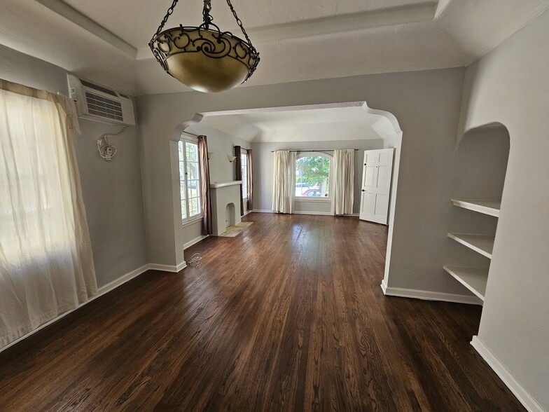 Building Photo - 1135 Cardiff Ave