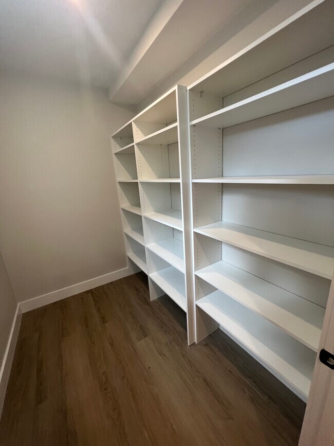 Building Photo - 133 Harrishof St