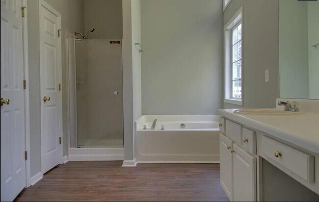 Building Photo - 3225 Ennfield Ln NW
