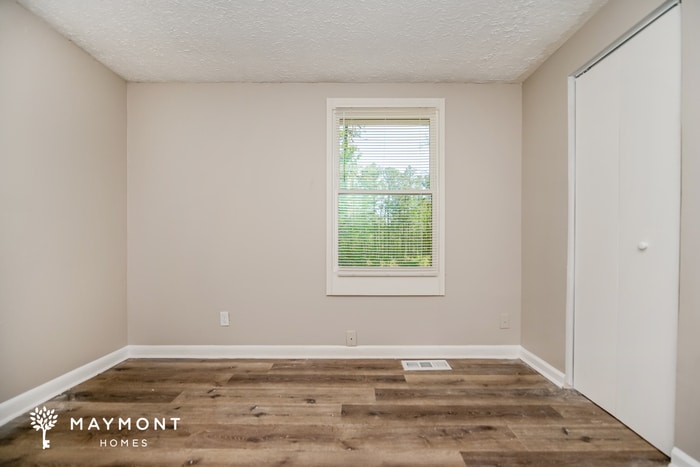 Building Photo - 422 Hawthorne Cir