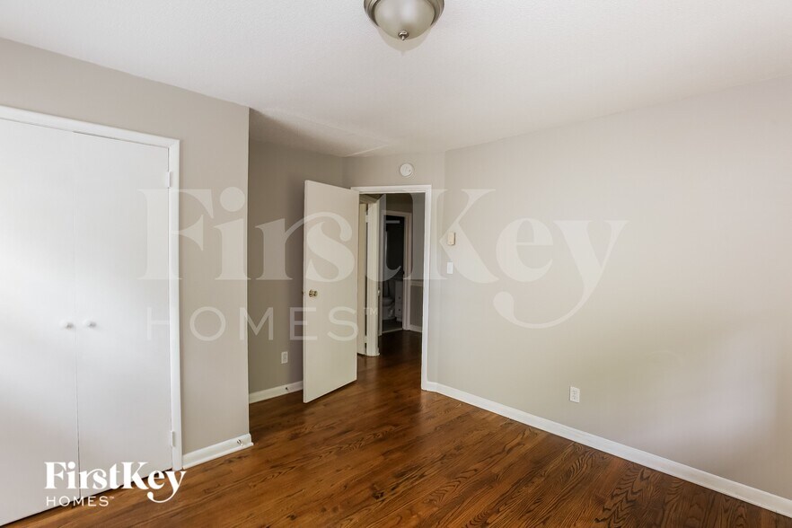 Building Photo - 9208 Thayer Rd