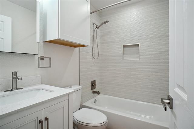 Building Photo - 902 Jardin Dr