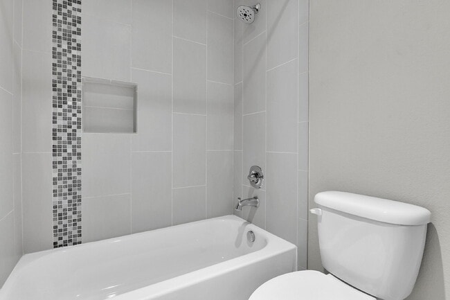 Building Photo - $2,850- 2 Bed/2.5-bathroom Townhome in Denver with Rooftop Deck!