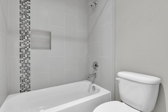 Building Photo - $3,295 - 2 Bed/2.5-bathroom Townhome in De...