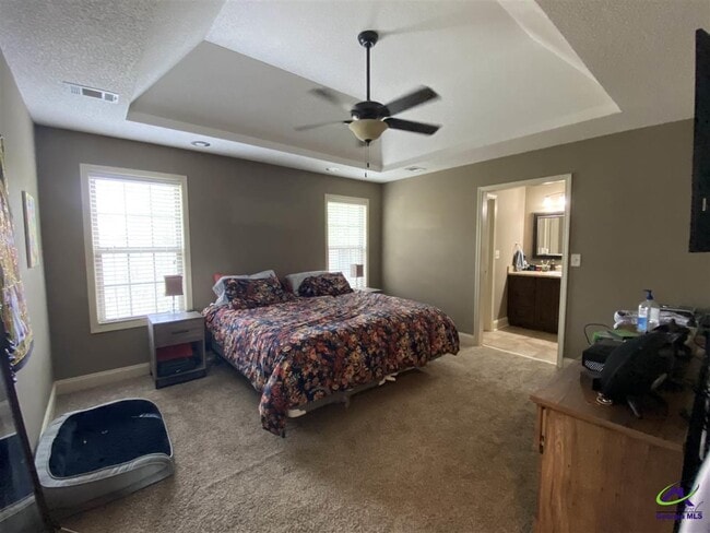 Building Photo - 552 Grand Ave