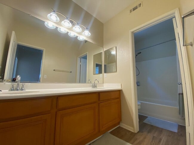 Building Photo - *Move In Special* Great 2 Story 3 bed 2.5 bath near Guajome Lake in Oceanside