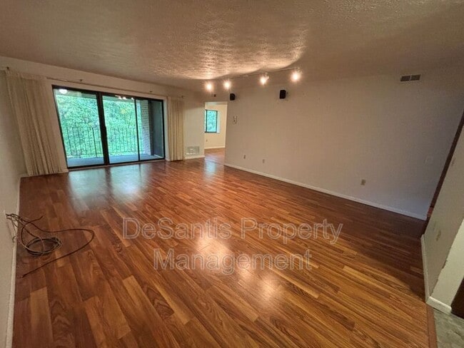 Building Photo - 106 Piper Ln