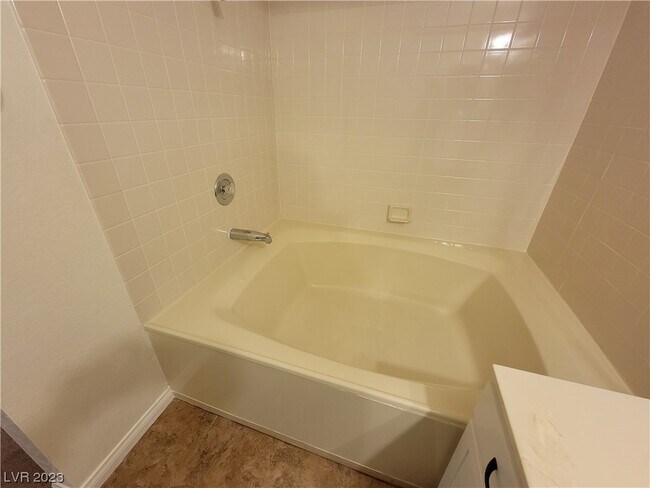 Building Photo - 2200 S Fort Apache Rd