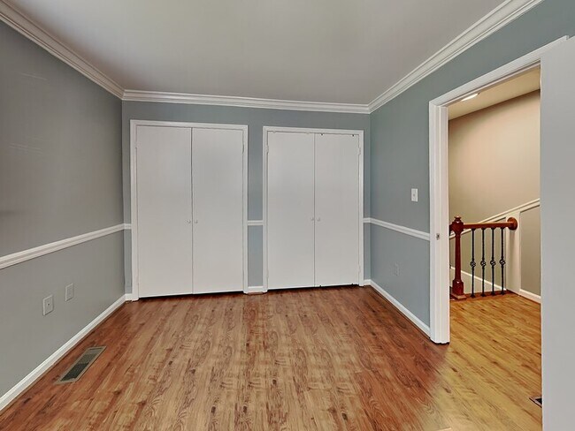 Building Photo - 3020 Wenonah Park Pl SW