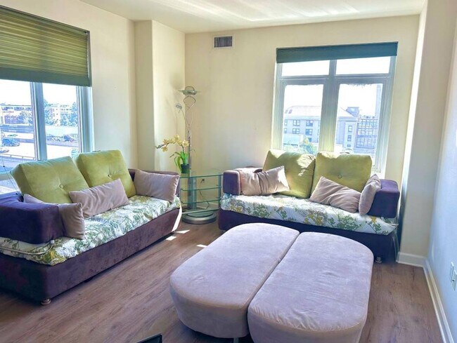 Building Photo - Turn Key Furnished 1 BR, 1 BA with Secure ...