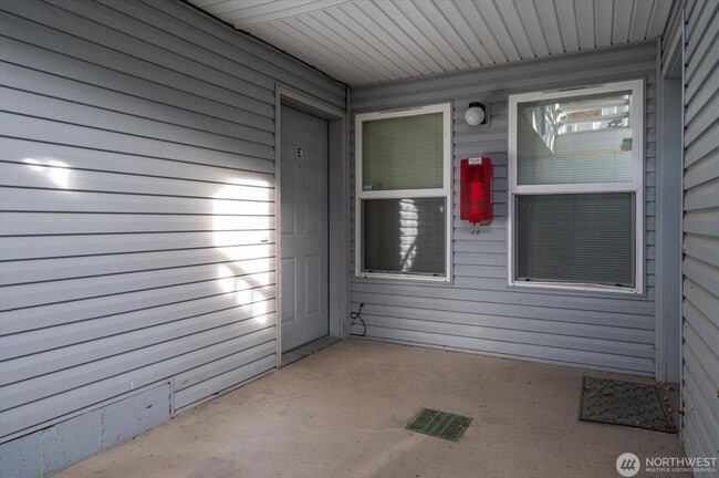 Building Photo - 2305 W Woodin Ave