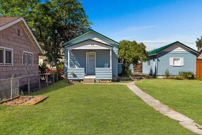 Primary Photo - Charming bungalow