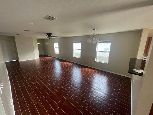 Building Photo - 220 Chalk Mountain Dr