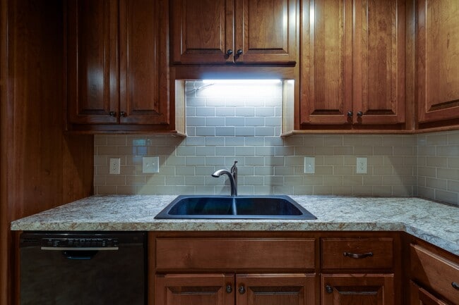 Building Photo - 2808 Ridge Ct