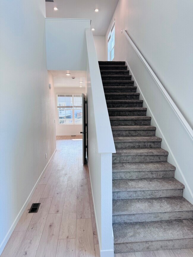 Building Photo - 8969 Spikerush Ct
