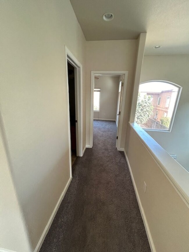 Building Photo - 2-story renovated condo ** MOVE IN SPECIAL...