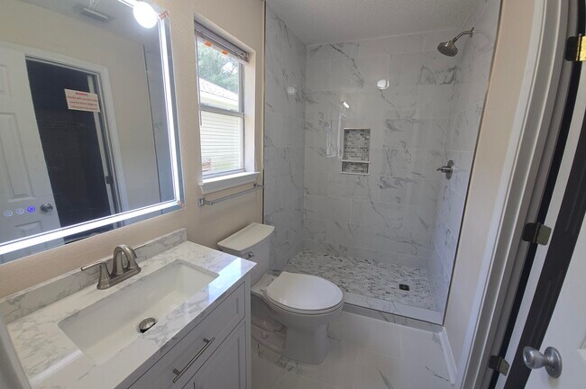 Building Photo - 7720 Lola Cir