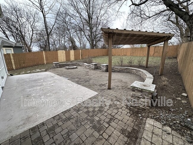 Building Photo - 548 Veritas St