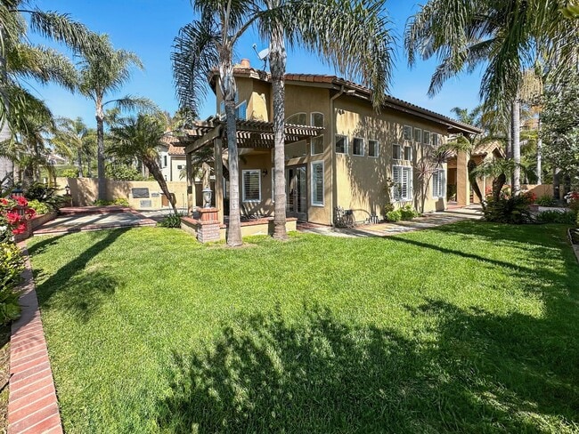 Building Photo - Beautiful Marina Hills Home!