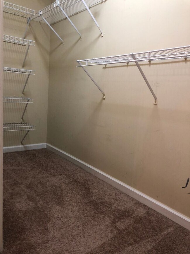 Building Photo - Silver Hills rental!