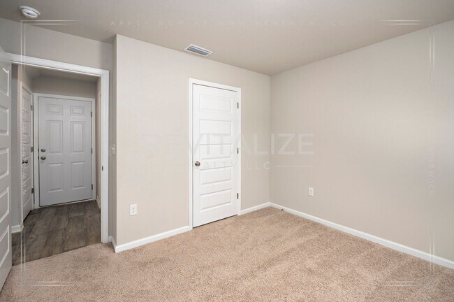 Building Photo - Beautiful 2-Story 5 BD 3 BA House in Spani...