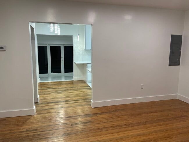 Building Photo - 2000 SW 17th St