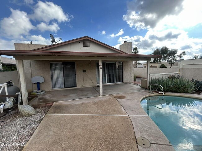 Building Photo - 2120 N Yucca Ct