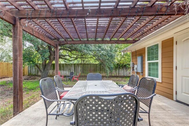 Building Photo - 1001 Welsh Ave