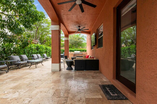 Building Photo - 658 Cresta Cir