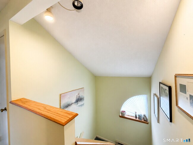 Building Photo - 925 Oronoke Rd