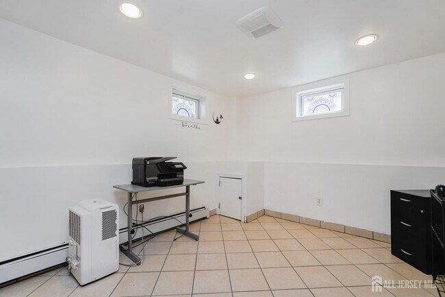 Building Photo - 371 Alpine St