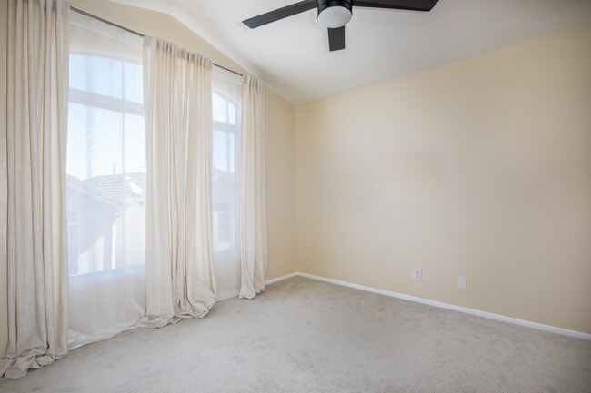 Building Photo - 1 Quebec