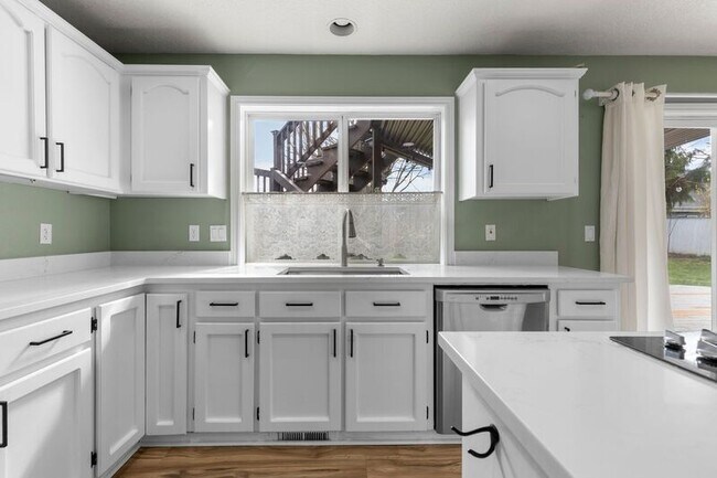 Building Photo - 700 SW 27th Way