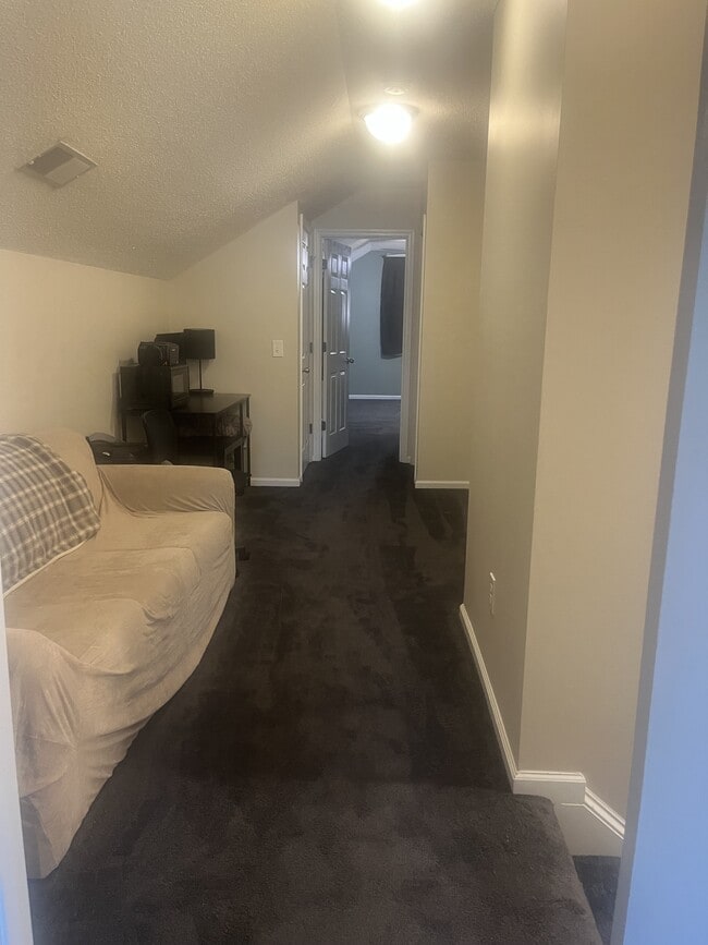 Building Photo - 343 Briarbend Rd