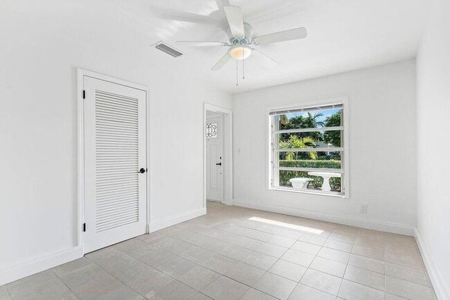 Building Photo - 325 Inlet Way