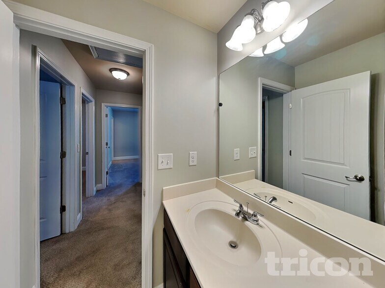 Building Photo - 11938 Quail Dr