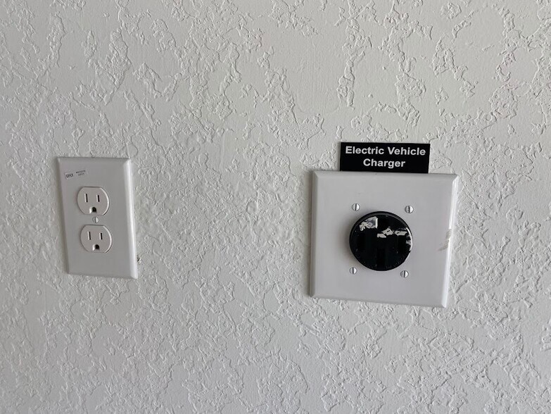 Garage with EV Charger - 7511 Gramercy Way