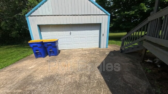 Building Photo - 504 Willow Ln