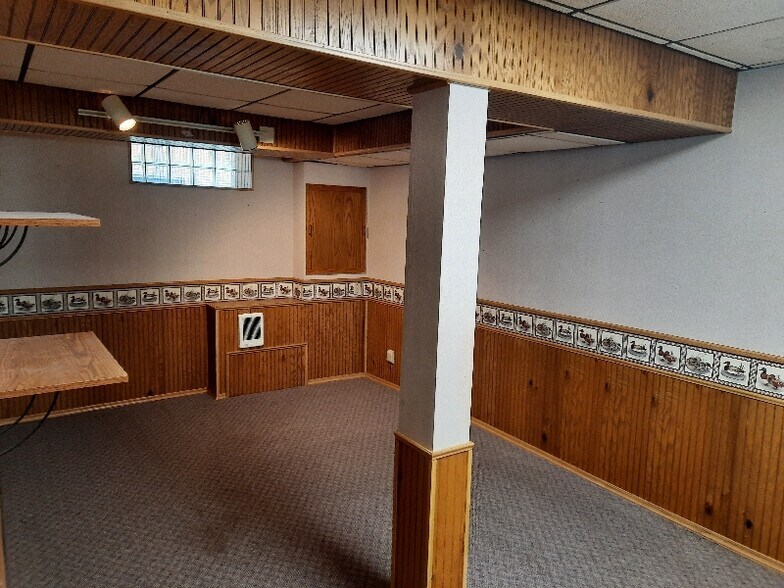 Building Photo - 208 4th Ave NW