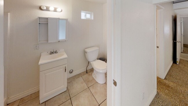 Building Photo - Large Bedrooms! 6 Parking Spaces (Lease ou...