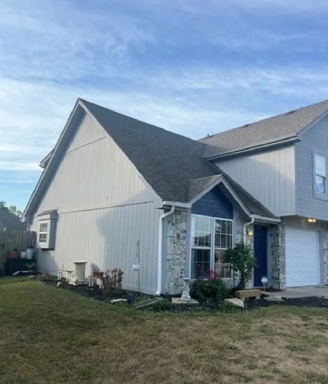 Building Photo - 1121 Dean Dr