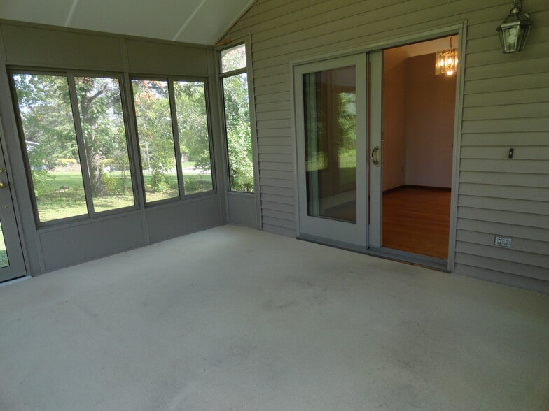 Building Photo - 503 24th Street SW