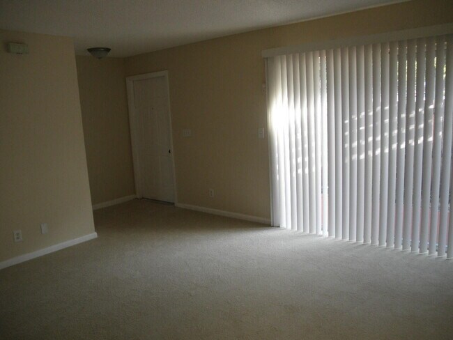 Building Photo - 721 Cypress Way E