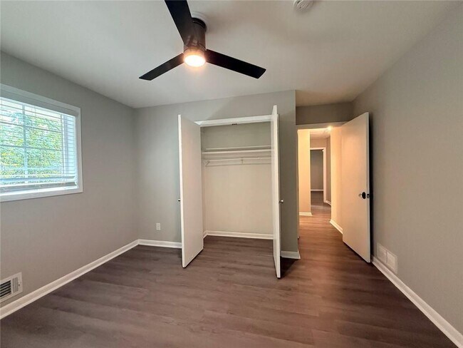 Building Photo - 3891 Artist View Dr