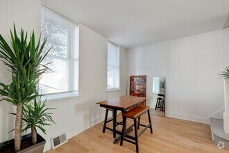 Building Photo - Newly Renovated Home Northern Liberties