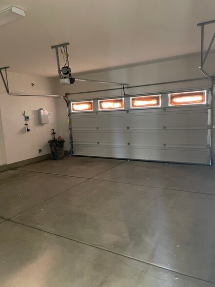 Garage - 969 W Jasmine Way