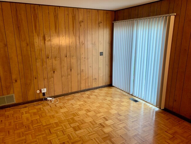 Building Photo - 156 Brookside Dr