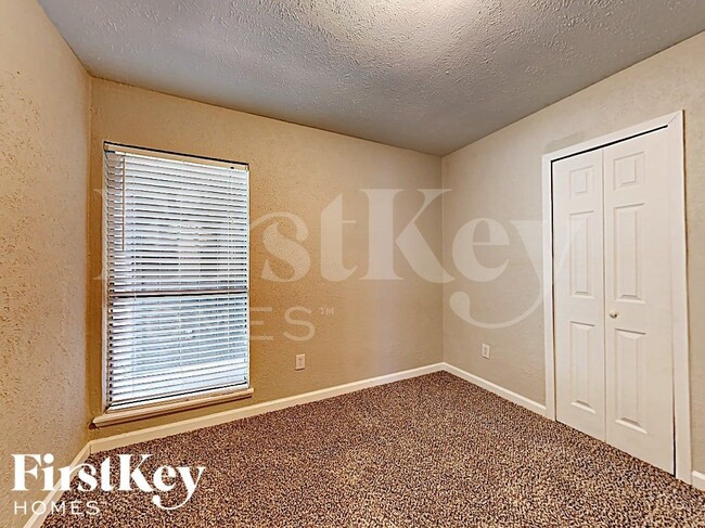 Building Photo - 6914 Pickett Dr